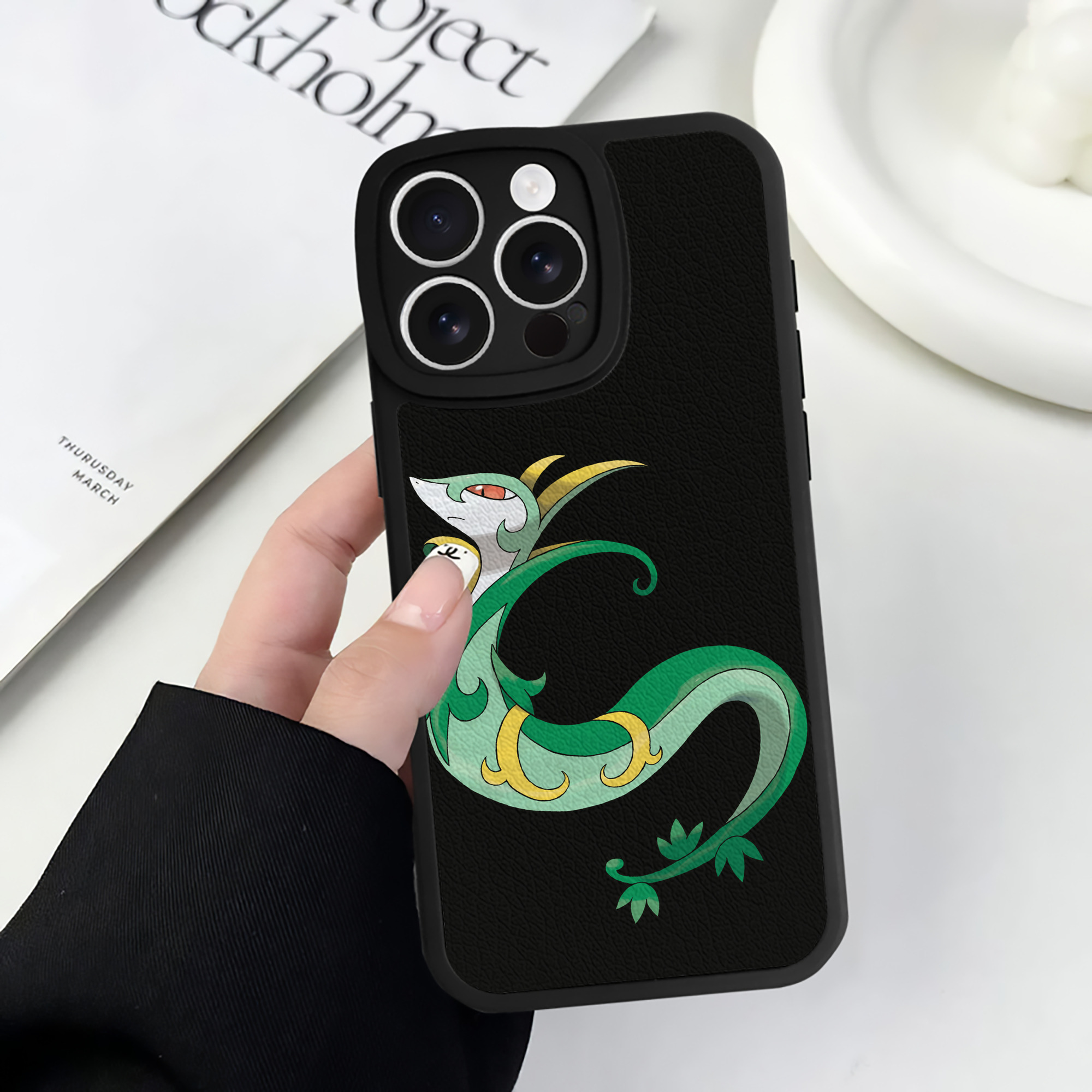 （画像用） ポケットモンスター Pokémon 【iPhone 16シリーズ対応】シリコンスマホケース（レザー調） 材質：シリコン